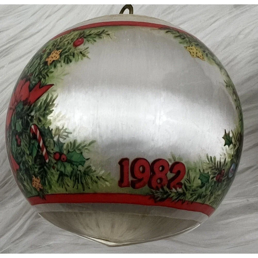 Lot Of 4 Vintage Silky Satin Santa Claus Christmas‎ Ornaments ~Dated 1982